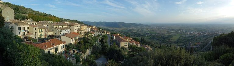 When to visit Cortona — panoramic view over Cortona and the Val di Chiana, Tuscany