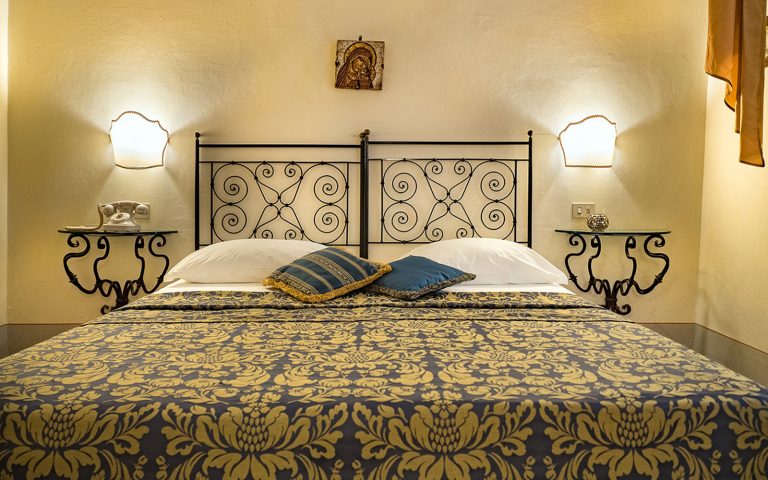 Where to stay in Cortona — historic room at Hotel San Michele in the Baldelli Palace