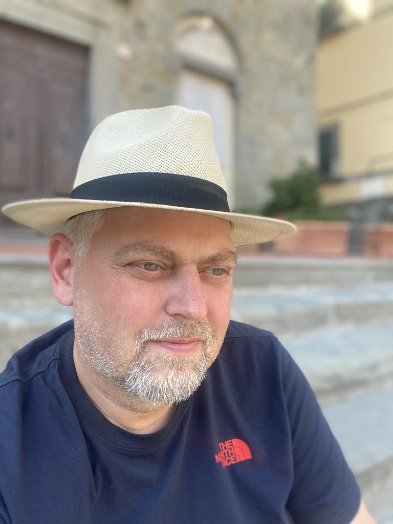 Arpad Czimbalmos — founder of Cortona Insider, at Piazza della Repubblica, Cortona
