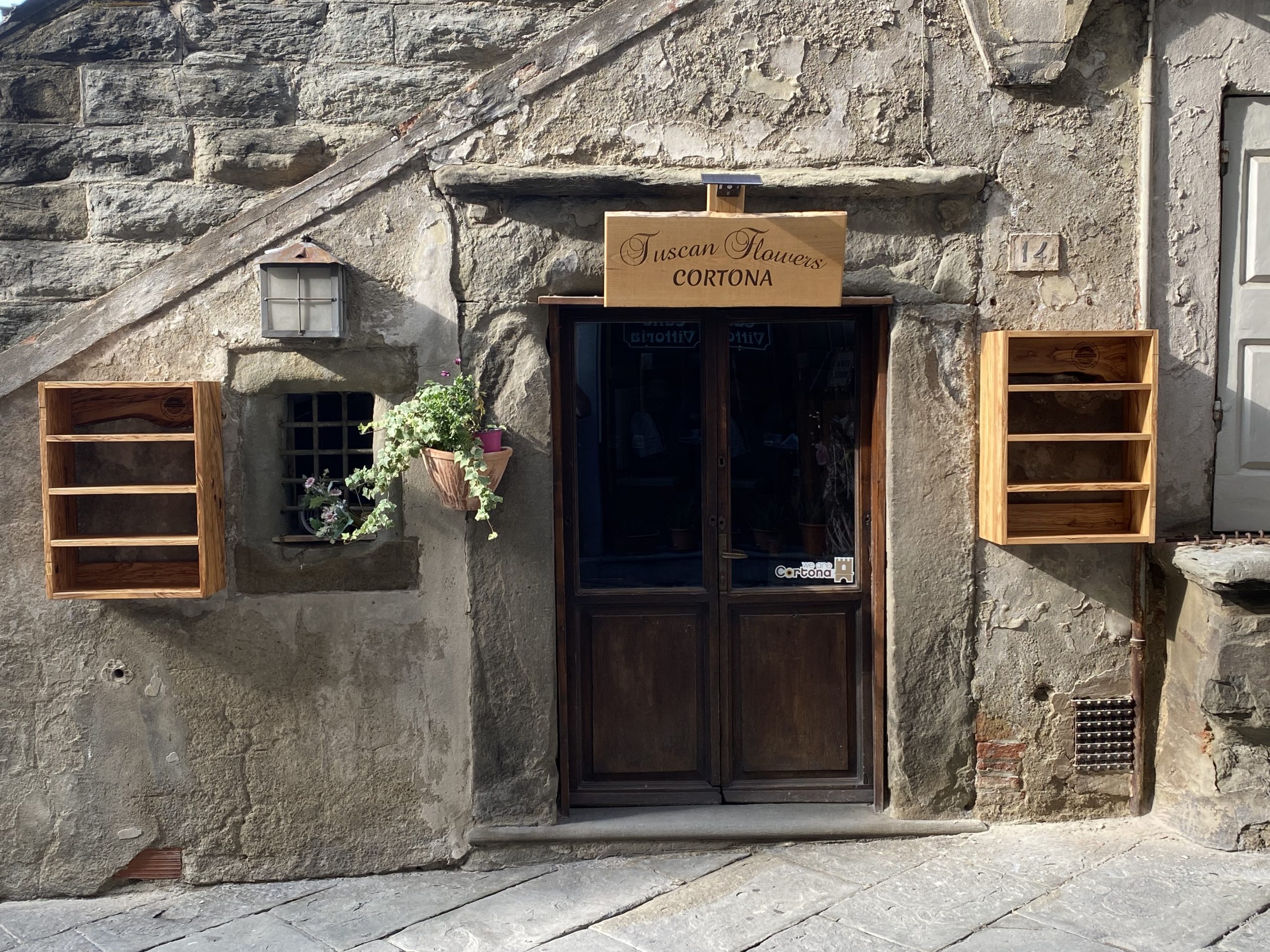 Best shops in Cortona — Tuscan Flowers boutique on a medieval street in Cortona, Tuscany