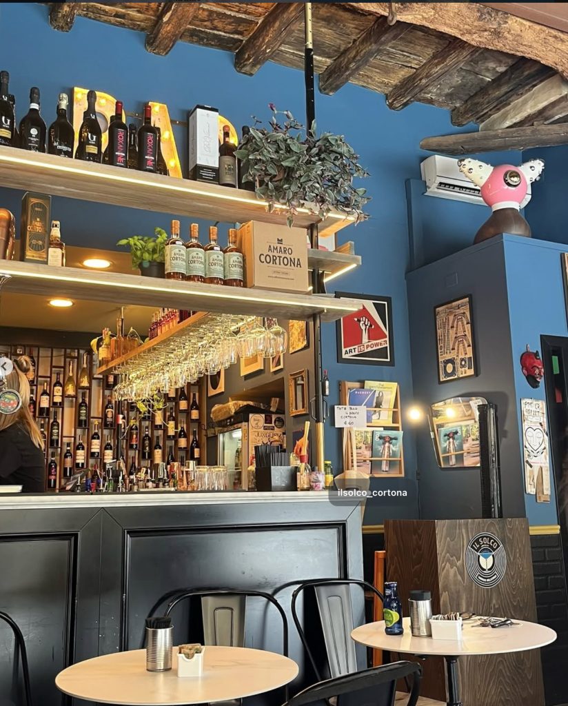 Il Solco Cortona — cocktail bar and record shop on Via Guelfa