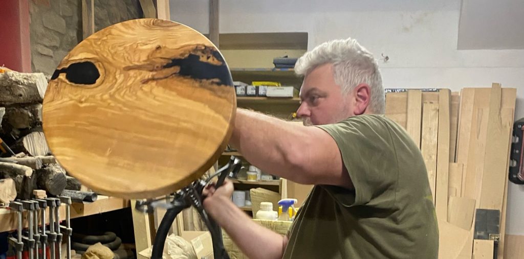 Arpi Woodworking Cortona — master craftsman at work in the olive wood workshop